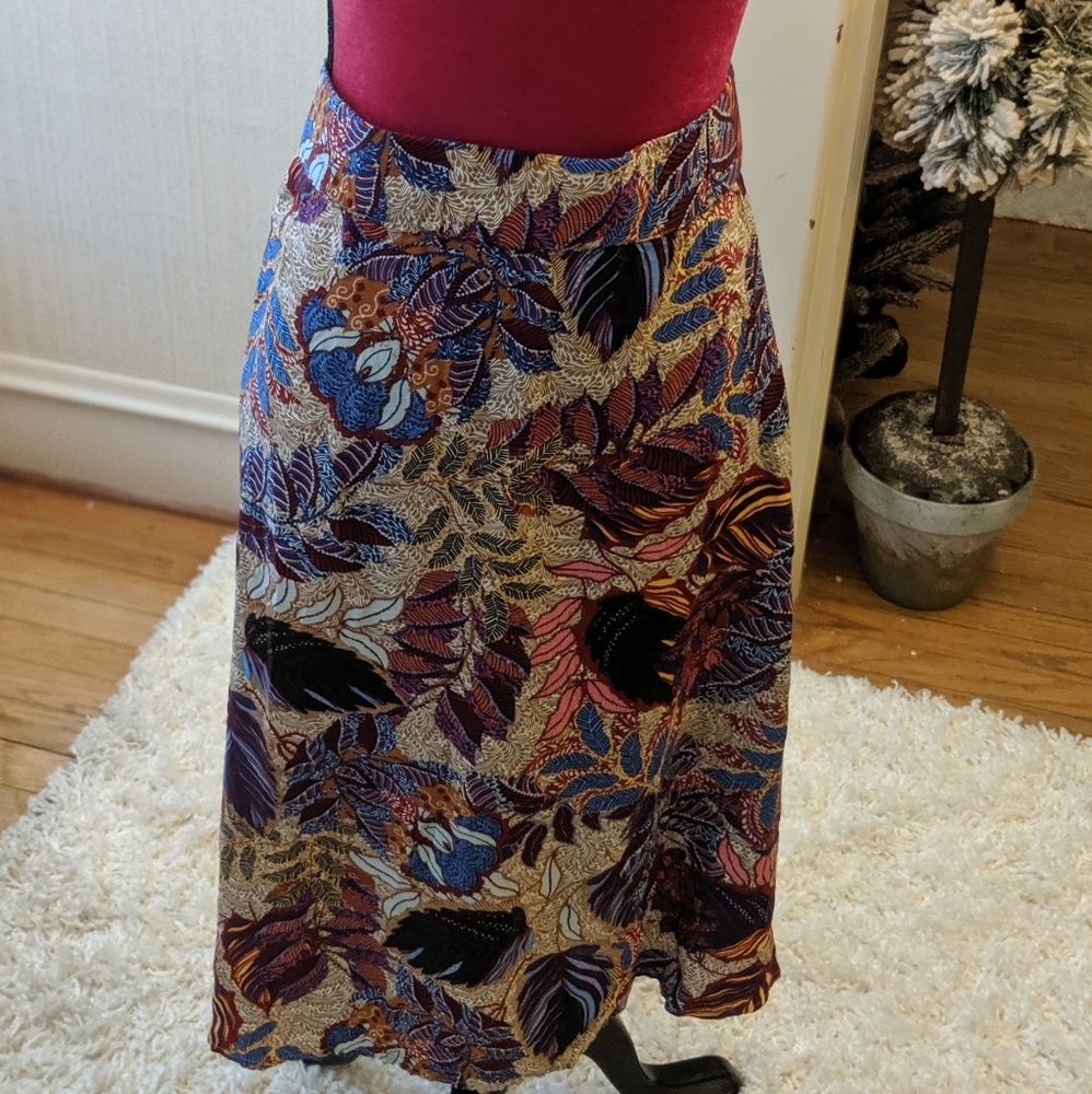 Beautiful NWT flowered multicolored skirt